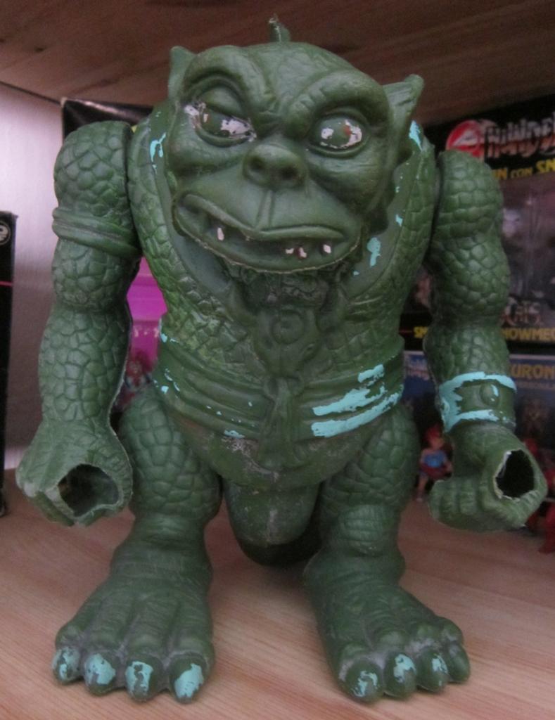 jumboslithe1zpsfa19aa37.jpg